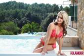 Candice-Collyer-Red-Bikini-In-The-Jacuzzi-z6vklue3p0.jpg