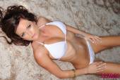 Natalie-C-White-Bikini-At-The-Beach-36vonw8sh0.jpg