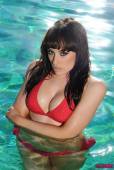 Charlotte-Narni-Red-Bikini-In-The-Pool-j6vowvm1fx.jpg