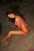 Sophie-Jones-Pink-Bikini-Beach-Babe-56vqejtcyg.jpg