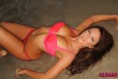 Sophie-Jones-Pink-Bikini-Beach-Babe-l6vqekgplr.jpg