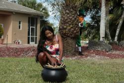 Diamond Jackson A Pot Of Golden Dildos - 456x-k6wfrpadtp.jpg