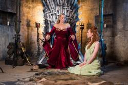  Rebecca More Ella Hughes Queen Of Thrones - 877x z6wjgt1x5m