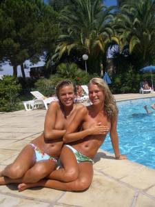 3 blondes on holiday (x34) x6wm016n0k