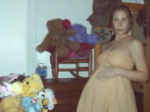 Pregnant girl , anno 2005 x29t6xf8l50lo.jpg