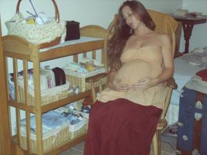 Pregnant-girl-%2C-anno-2005-x29-r6xf8l17m5.jpg