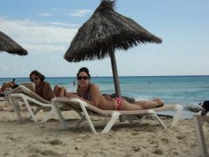 Amigas-en-Ibiza-04_04_12-06x0ac7d5r.jpg