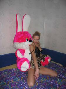 Blonde and her Bunny [x102] b6x0efvcm4