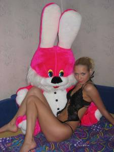 Blonde and her Bunny [x102] a6x0egftmr