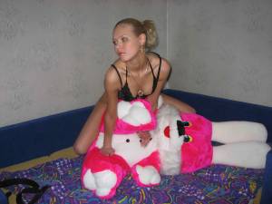 Blonde and her Bunny [x102] w6x0eg85et