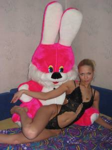 Blonde-and-her-Bunny-%5Bx102%5D-o6x0eggx0w.jpg