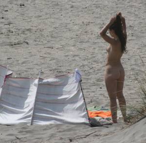 Topless girl goes full-nudist at textile beach  Almeria (Spain)16x556fvum.jpg