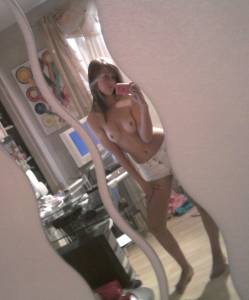 18yr-old-makes-sweet-selfshots-%2816-pics%29-d6x5o1no76.jpg