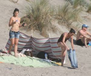 Topless girl goes full-nudist at textile beach  Almeria (Spain)56x557afzn.jpg