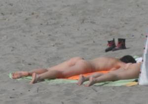 Topless girl goes full-nudist at textile beach  Almeria (Spain)66x556vcip.jpg