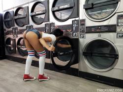 Jenna-Foxx-Thick-Laundromat-Lust-%28x162%29-1215x1620--f6xpm35map.jpg