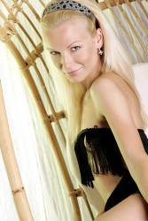 Gwyneth A - Blond-76xw7reu24.jpg