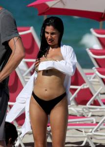 Giulia De Lellis â€“ Topless Bikini Photoshoot on the Beach in Miamij6xvfk5cyo.jpg