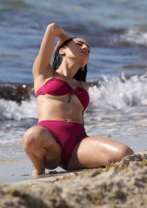 Giulia-De-Lellis-%C3%A2%E2%82%AC%E2%80%9C-Topless-Bikini-Photoshoot-on-the-Beach-in-Miami-z6xvfkrtjz.jpg