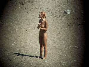 Girl-Camping-Nude-On-Nearby-Beach-x6xvo44mbv.jpg