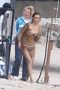 Bella-Hadid-%C3%A2%E2%82%AC%E2%80%9C-Topless-Photoshoot-Candids-in-Malibu-m7aapqahm1.jpg