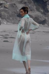 Bella Hadid â€“ Topless Photoshoot Candids in Malibu-q7aapqnnxk.jpg