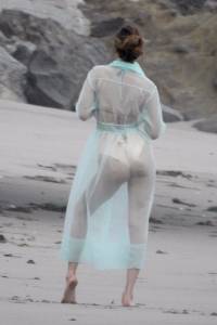 Bella Hadid â€“ Topless Photoshoot Candids in Malibu-o7aapqof7a.jpg