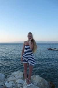 Sexy-Blonde-18-Year-Old-On-Vacation-47adefoqw0.jpg