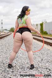 Virgo Peridot Hula Hooping Hunny (818 photos)-27ai74sgvw.jpg