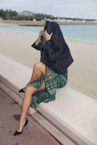 Isabeli Fontana â€“ Pantyless Upskirt in Cannes-k7agxokila.jpg