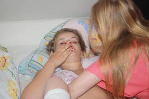 Teen-girls-in-puberty-experimenting-during-sleepover-x36-17a032iowk.jpg