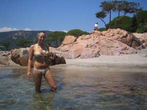 Blonde-chick-on-vacation-x59-b7a2222blf.jpg