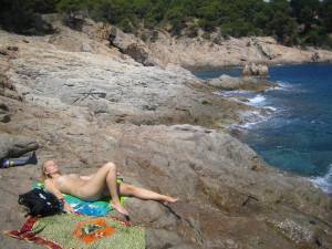 Blonde chick on vacation x59-e7a223dbti.jpg