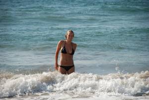 Blonde chick on vacation x59-27a2228vnq.jpg