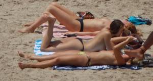 Playa-Espana-Tetas-Voyeur-Candid-%5Bx52%5D-77a27q265e.jpg