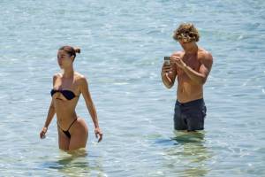 Valentina Fradegrada â€“ Topless Paparazzi Pictures at the beach in Ibizal7a25o63h5.jpg