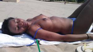 Sexy Black Girl Likes To Get Naked At The Beach x27 o7a2wnhr4m