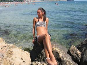 Sexy-brunette-Summer-Vacation-x112-w7a3c39rm7.jpg