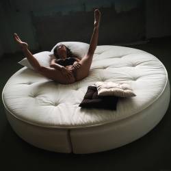 Joy-Lamore-Round-Bed-123-pictures-6000px-z7a4j42tg0.jpg