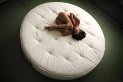 Joy-Lamore-Round-Bed-123-pictures-6000px-i7a4j66rwa.jpg