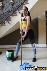 Kiarra Nava Hoe Maid Cleans The House - 552x-g7aqcluoqe.jpg