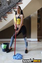 Kiarra Nava Hoe Maid Cleans The House - 552x-h7aqcloct6.jpg