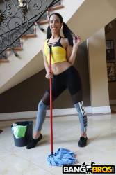 Kiarra Nava Hoe Maid Cleans The House - 552x-x7aqcmd2pc.jpg