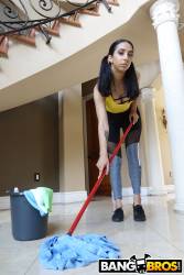 Kiarra Nava Hoe Maid Cleans The House - 552xl7aqckx1h2.jpg