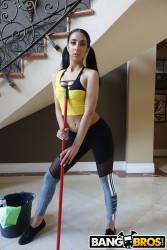 Kiarra Nava Hoe Maid Cleans The House - 552x-77aqcllb0m.jpg