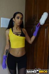 Kiarra Nava Hoe Maid Cleans The House - 552x-67aqckehd0.jpg