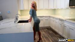 Nikki-Benz-Gets-Her-Pipes-Fixed-2000px-419X-67aq4xd7as.jpg