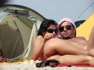 Voyeur-nudist-couple-on-beach-77auags4qs.jpg