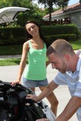 Vivian Versace Chick With Car Troubles Fucks To Get It Fixed - 344x 67avp1ihfv