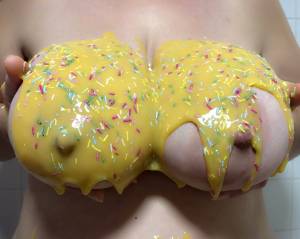 Big Boobs in Custard z7bdub0m61